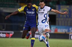 lol全球总决赛-AC米兰客场战平维罗纳，暂居积分榜榜首