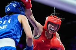 lol高校认证-拳击搏斗比赛选手瞬间爆发,击倒对手