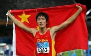 lol转区-荷兰健儿登上领奖台，激动落泪