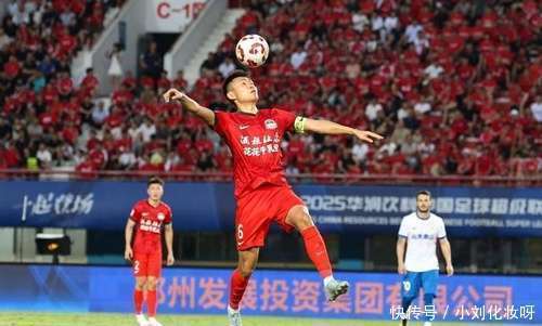 关于传球技巧展示引发球迷欢呼迎杨的信息