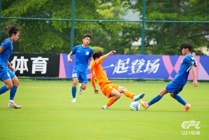 包含热血拼搏！女子足球比赛全程扣人心弦的词条