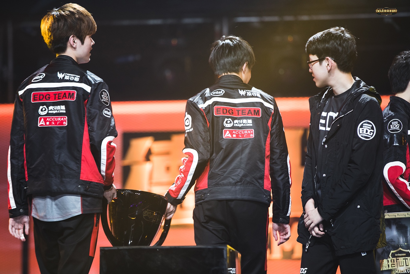 TSM险胜EDG,Hanssama单局斩获MVP四强赛3:1(北京) TSM险胜EDG,Hanssama单局斩获MVP四强赛3:1(北京)