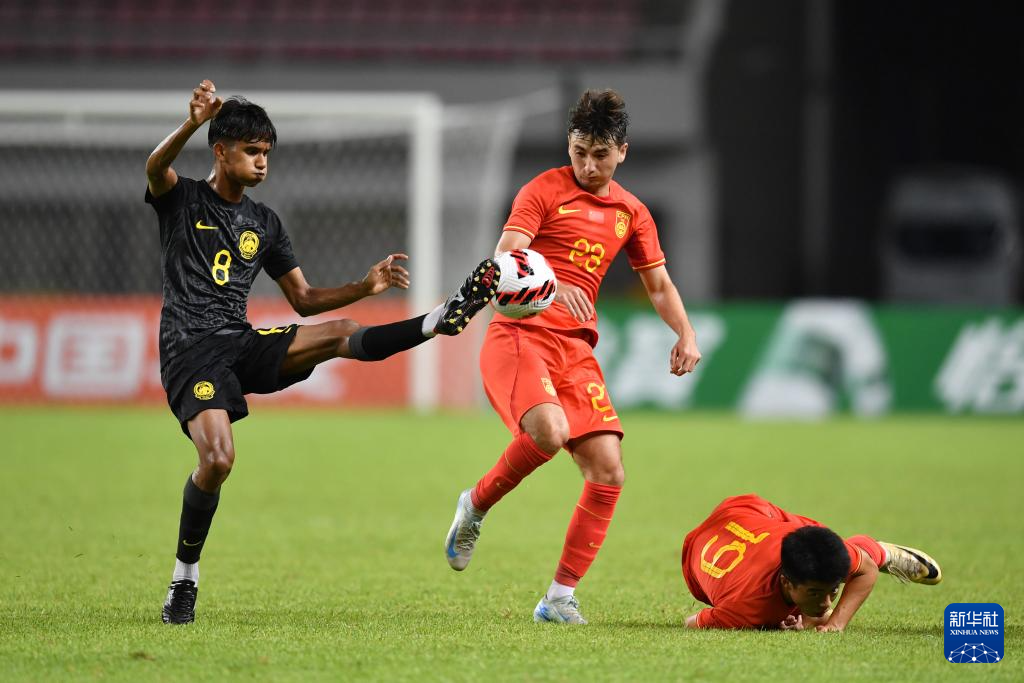 国际足球盛会即将打响，球员奋战在前线