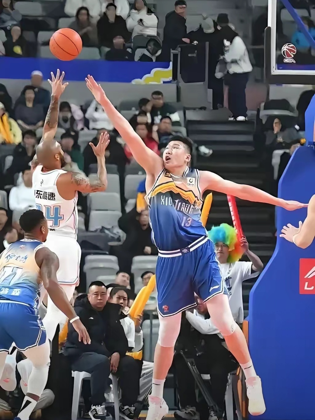 青岛男篮惜败山东队,遭遇两连败 青岛男篮惜败山东队,遭遇两连败