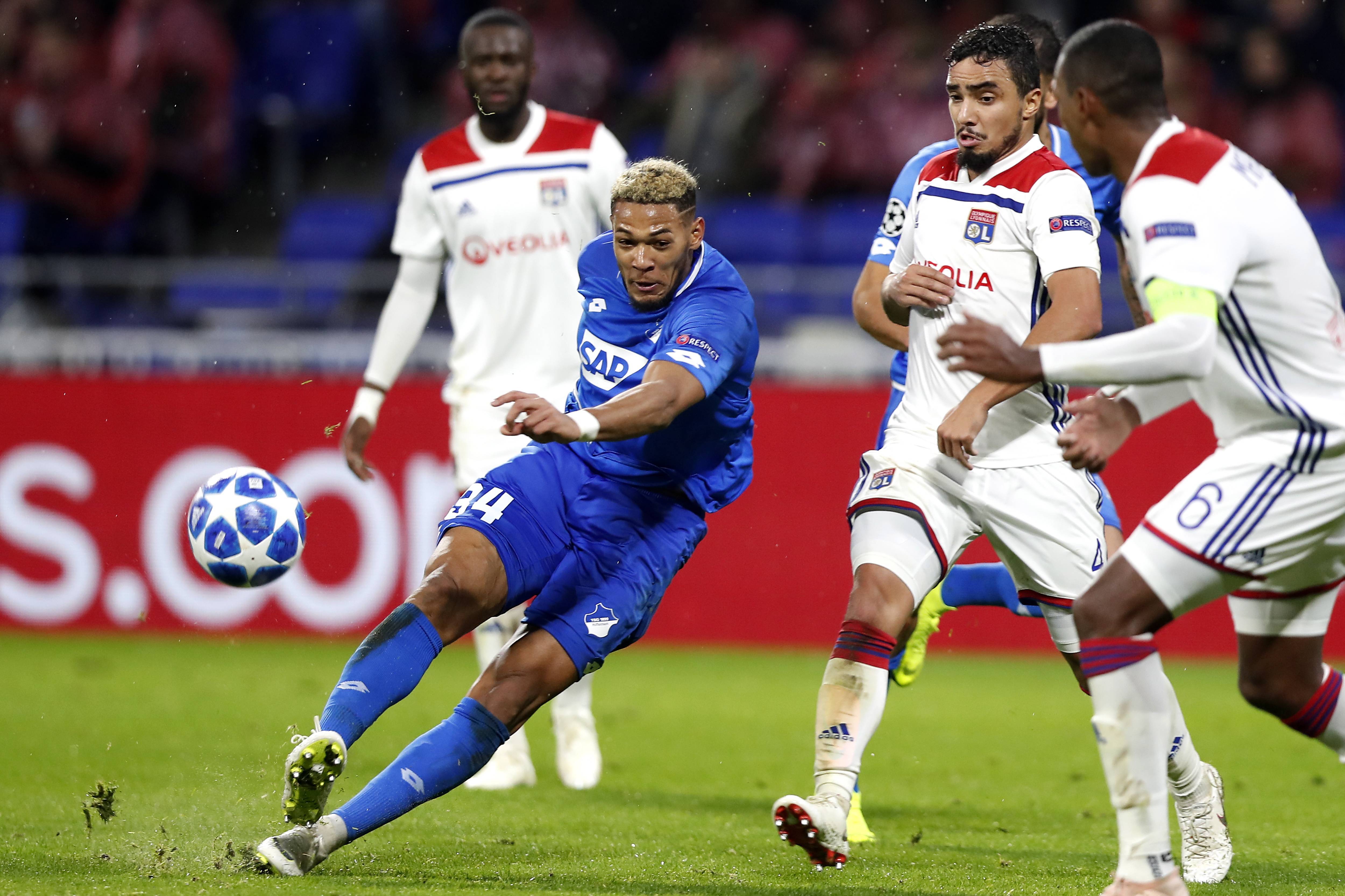 里昂球员在法甲联赛中取得关键胜利